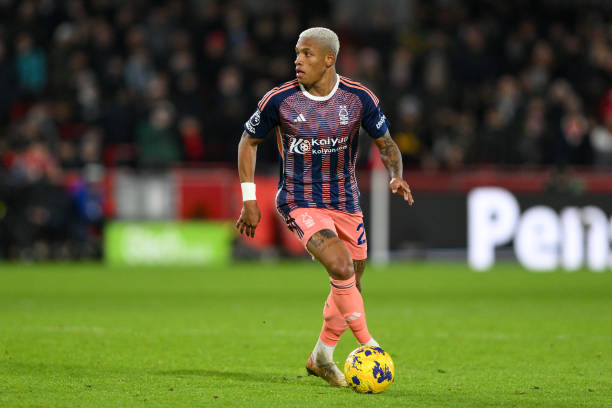 它承载了两 它承载了两